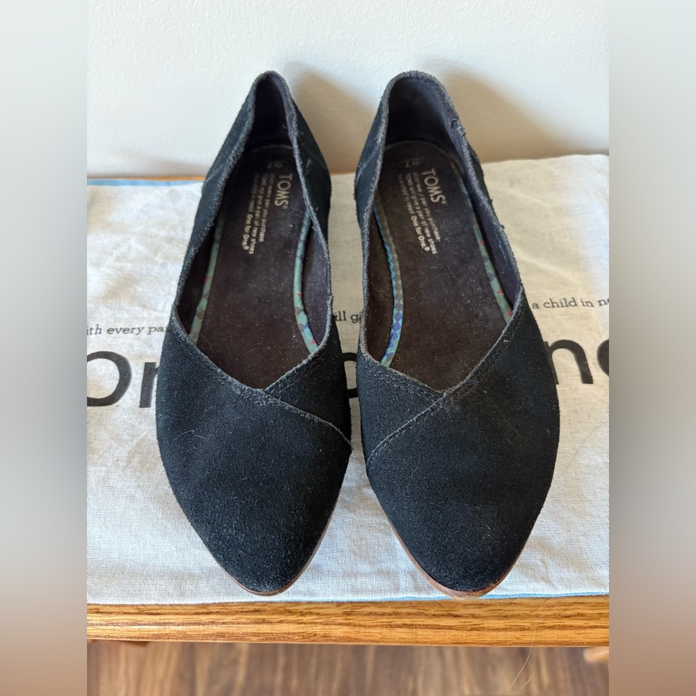 Toms Black Suede Flats Versatile Slip-On Loafers